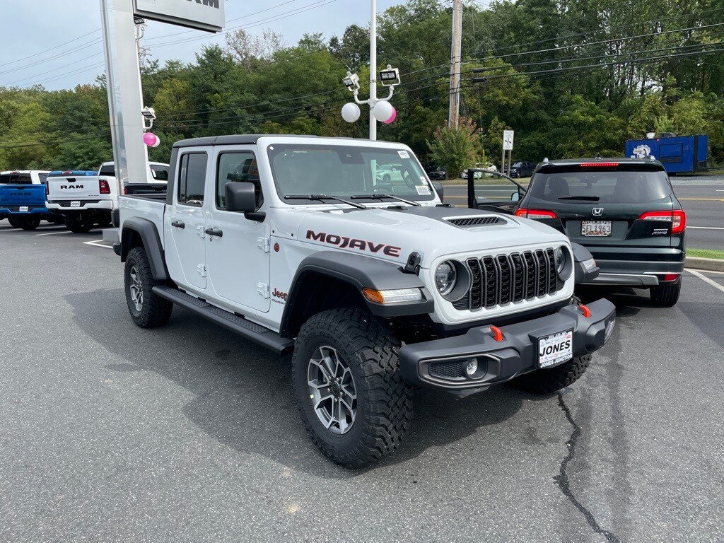 New 2025 Jeep Gladiator MOJAVE 4X4 Pickup