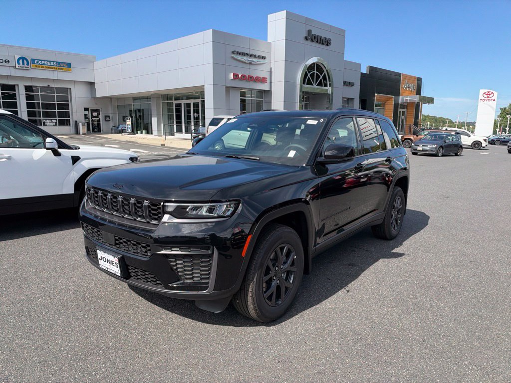 2027 Jeep Grand Cherokee LAREDO ALTITUDE 4X4 Sport Utility