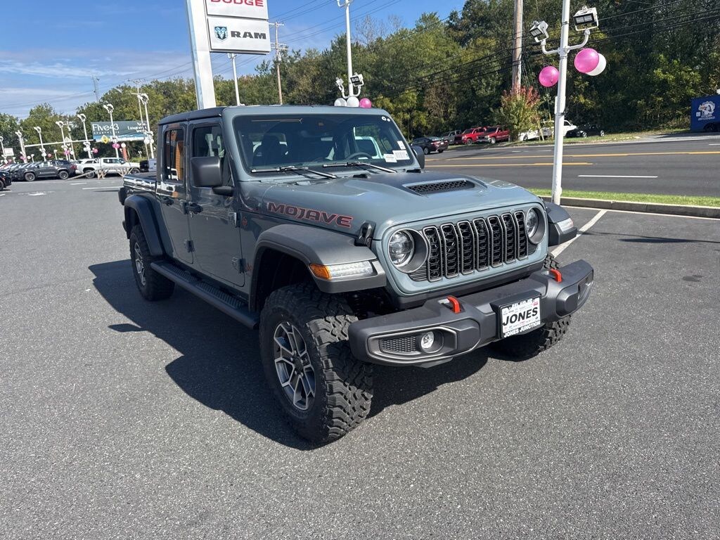 New 2025 Jeep Gladiator MOJAVE 4X4 Pickup