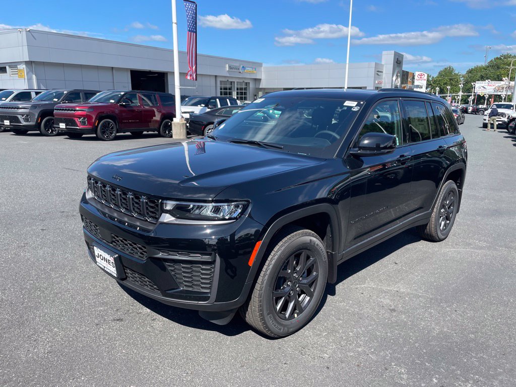 2027 Jeep Grand Cherokee LAREDO ALTITUDE 4X4 Sport Utility
