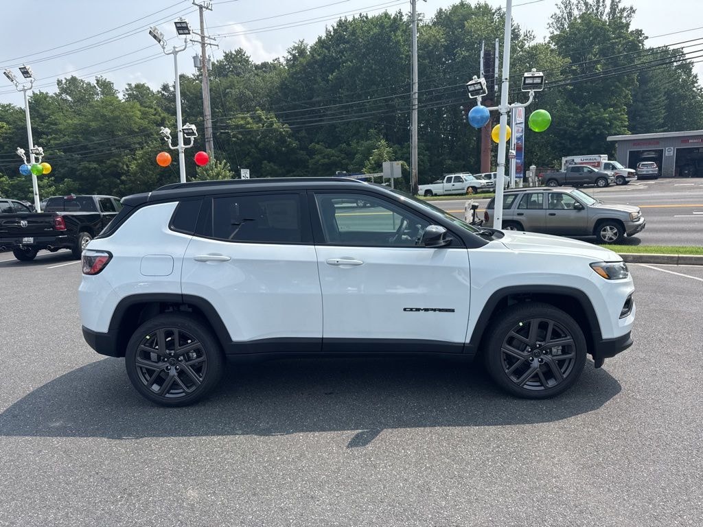 New 2025 Jeep Compass LIMITED 4X4 Sport Utility