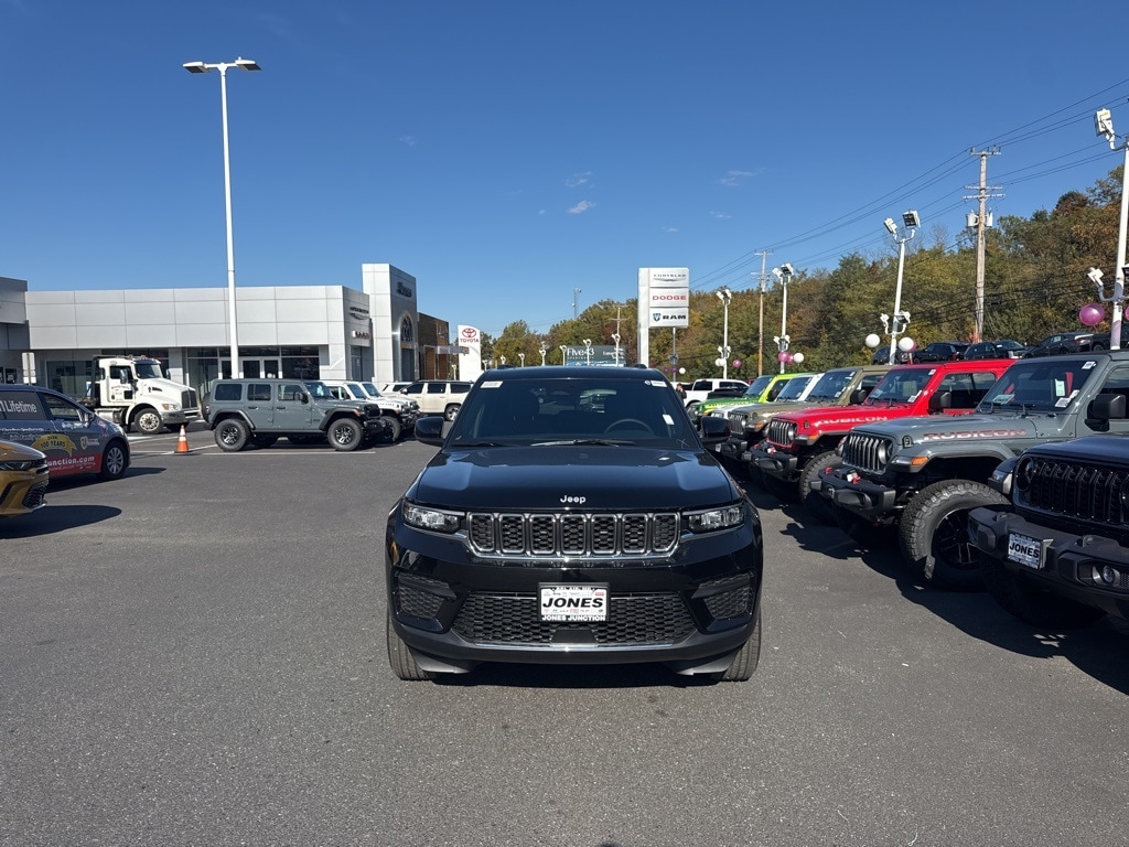 New 2025 Jeep Grand Cherokee LAREDO X 4X4 Sport Utility