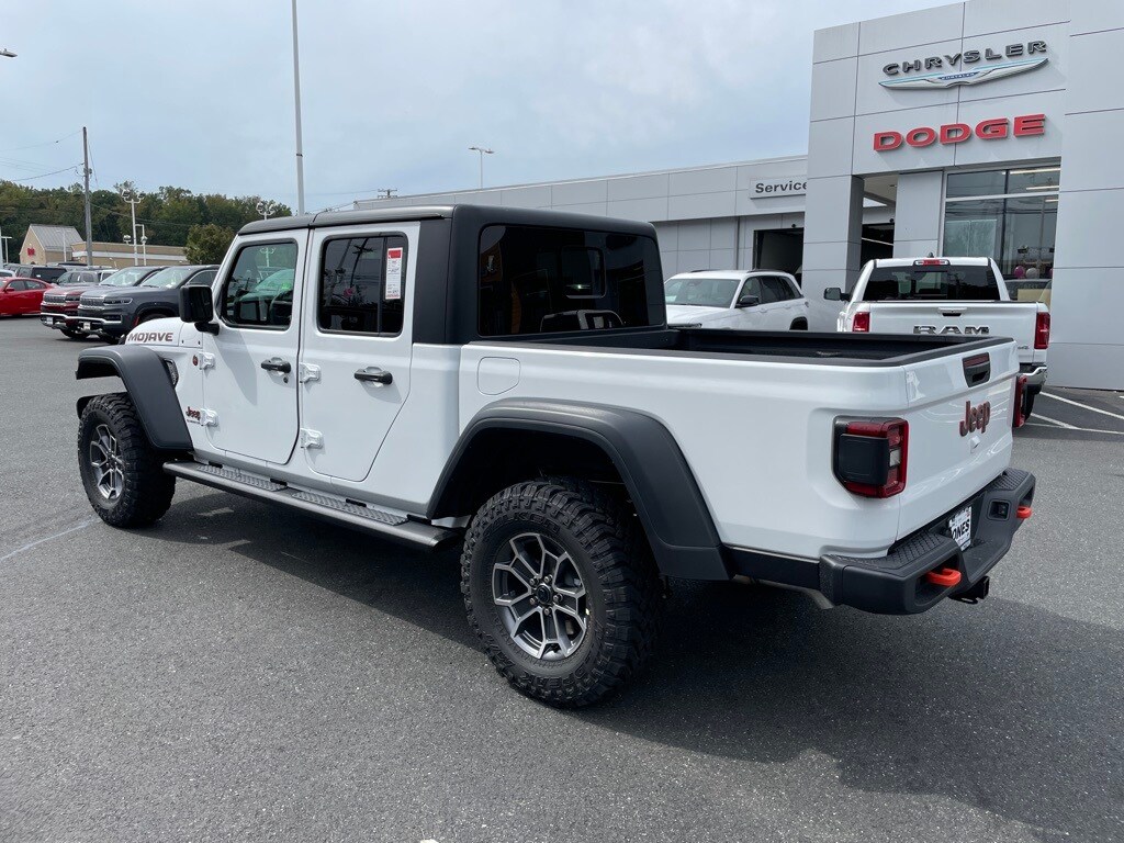New 2025 Jeep Gladiator MOJAVE 4X4 Pickup