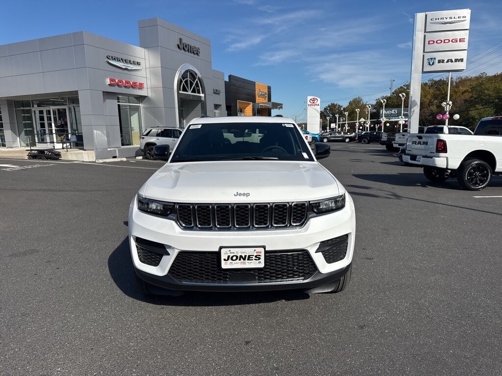 New 2025 Jeep Grand Cherokee LAREDO X 4X4 Sport Utility