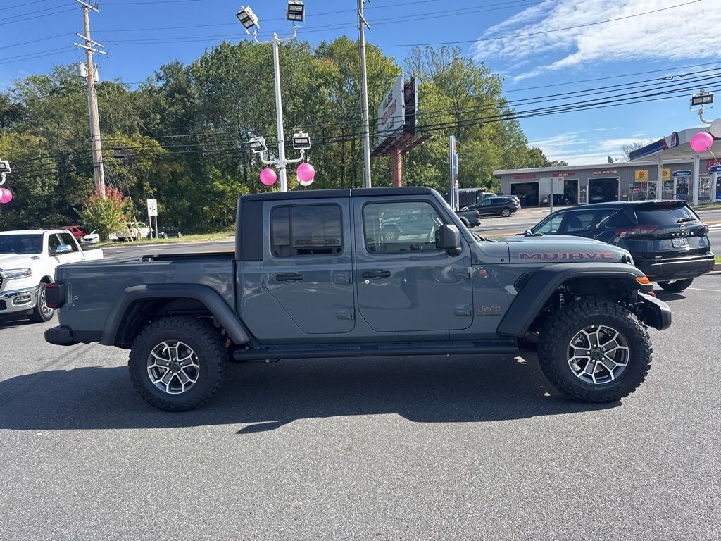 New 2025 Jeep Gladiator MOJAVE 4X4 Pickup