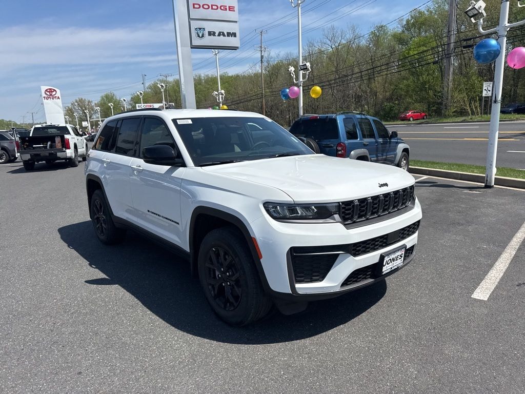 New 2026 Jeep Grand Cherokee LAREDO ALTITUDE 4X4 Sport Utility