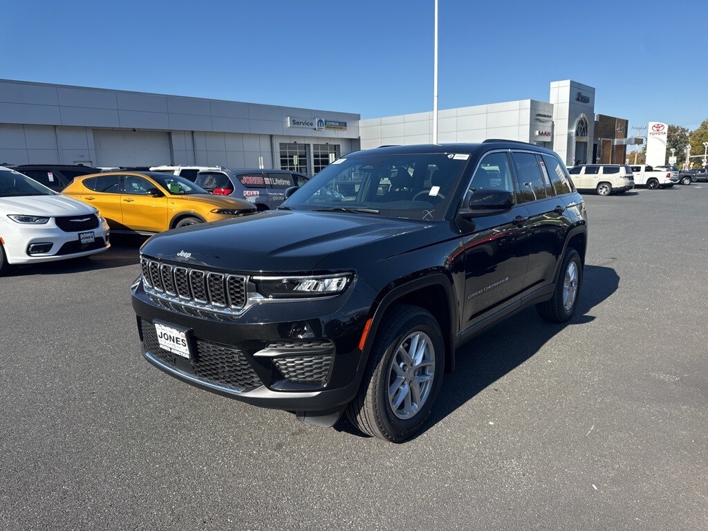 New 2025 Jeep Grand Cherokee LAREDO X 4X4 Sport Utility