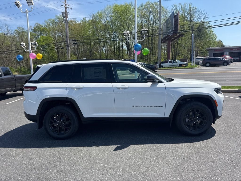 New 2026 Jeep Grand Cherokee LAREDO ALTITUDE 4X4 Sport Utility