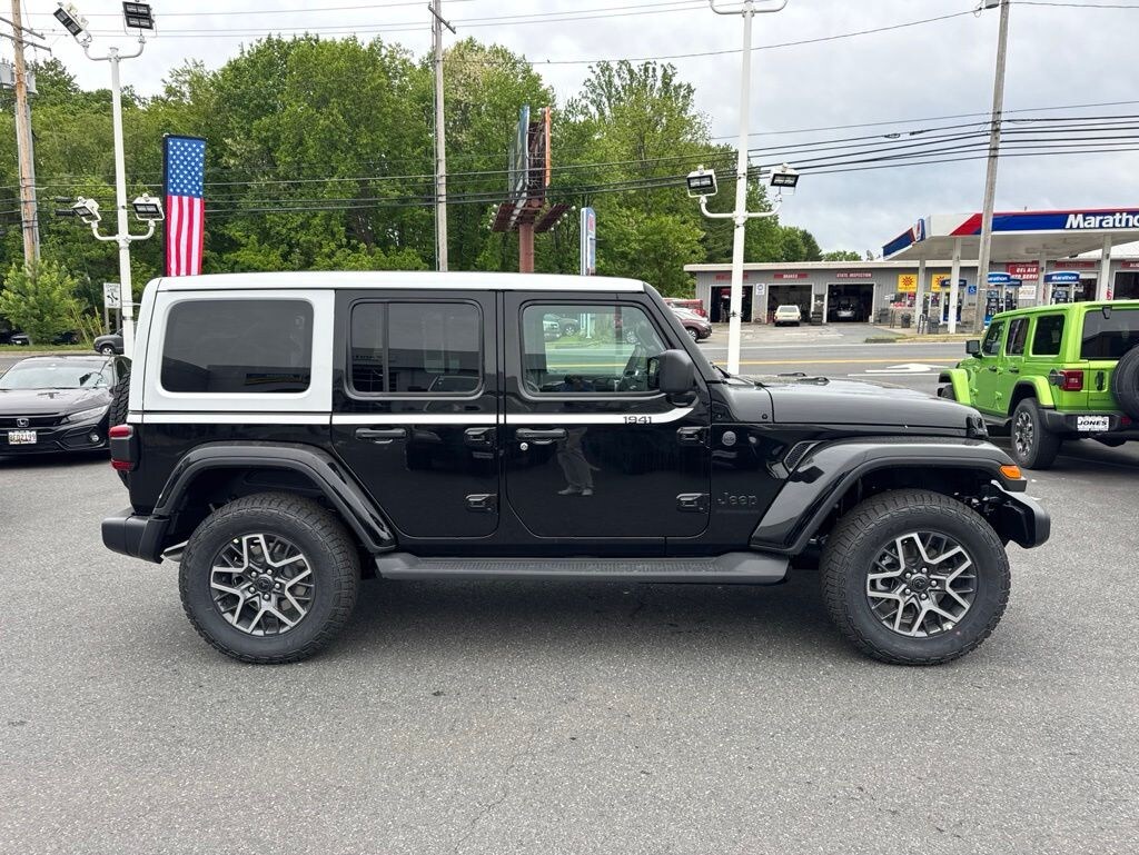 New 2026 Jeep Wrangler 4-DOOR SAHARA Sport Utility