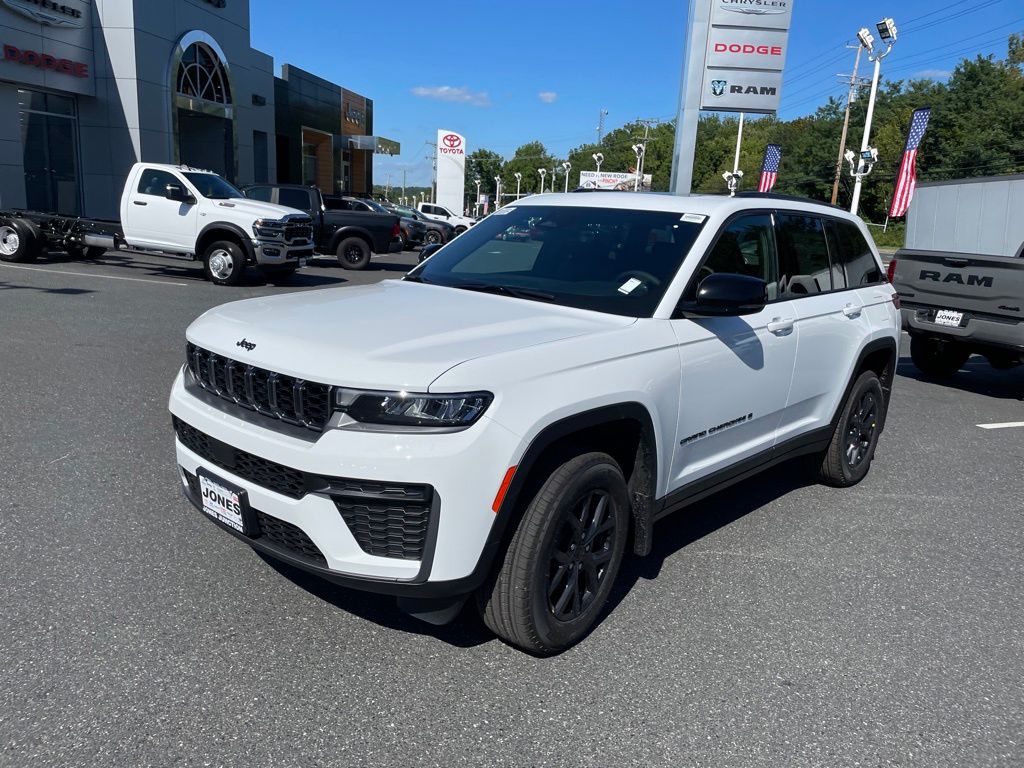 2027 Jeep Grand Cherokee LAREDO ALTITUDE 4X4 Sport Utility