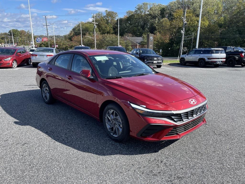 New 2025 Hyundai Elantra Hybrid Blue Sedan