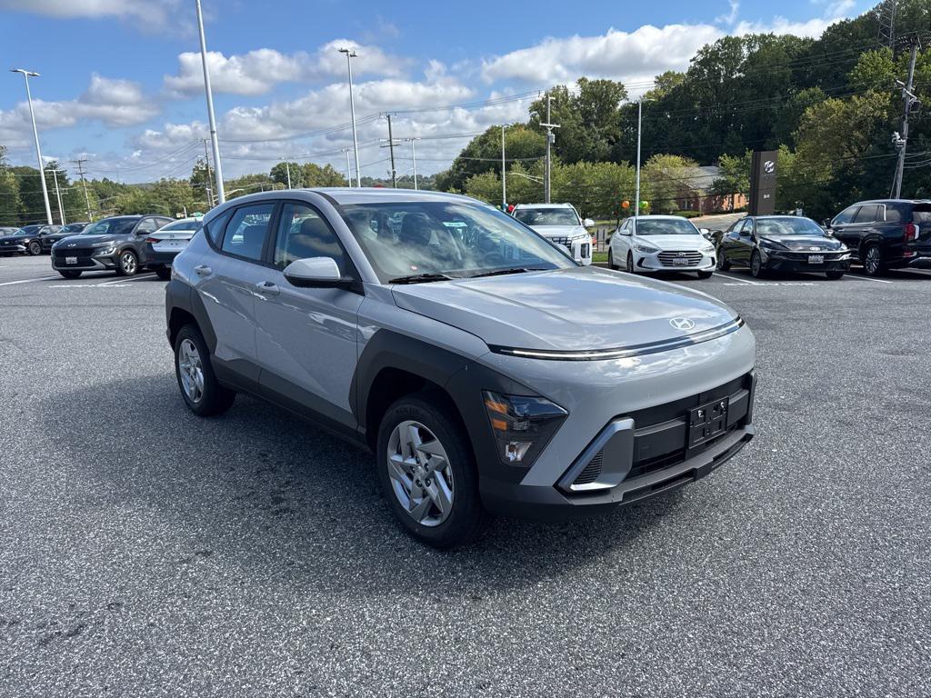2026 Hyundai Kona SE photo 2