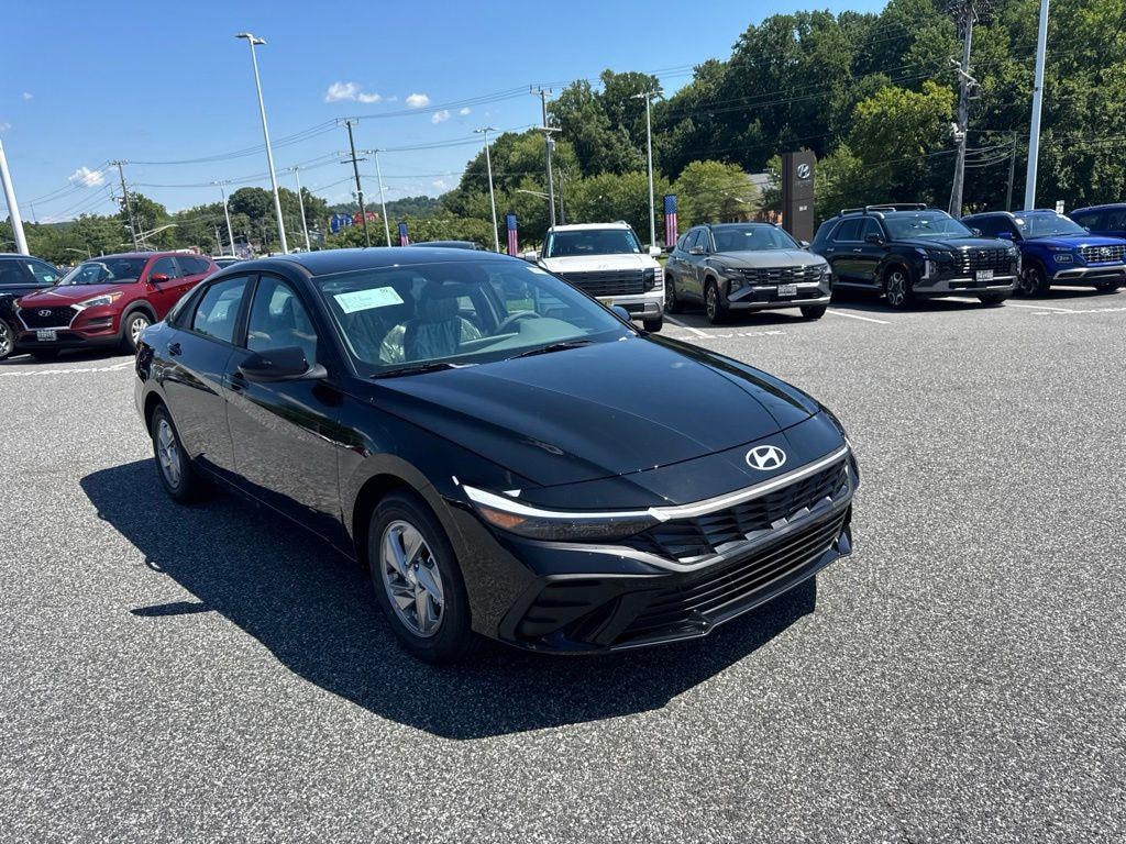 New 2026 Hyundai Elantra SE Sedan