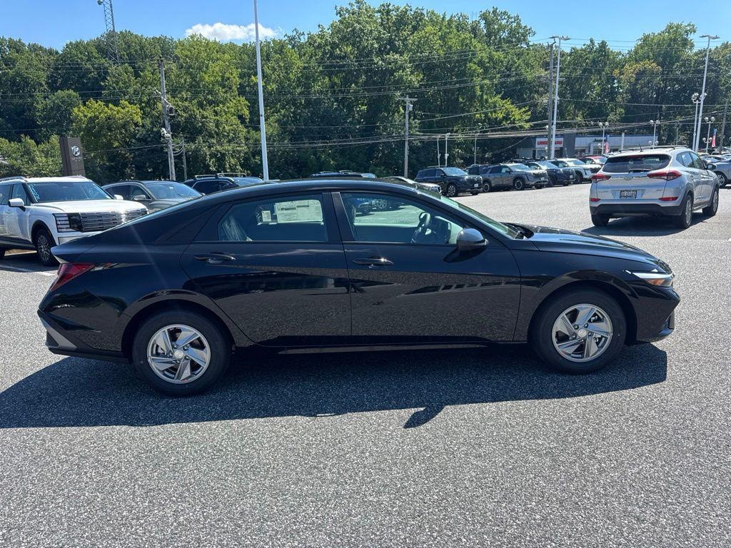 New 2026 Hyundai Elantra SE Sedan