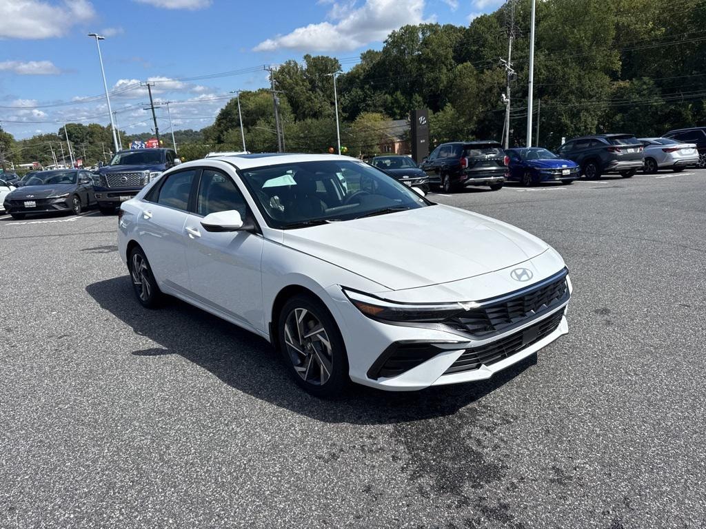 New 2025 Hyundai Elantra Hybrid Limited Sedan