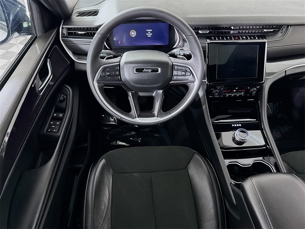 2023 Jeep Grand Cherokee Altitude photo 3