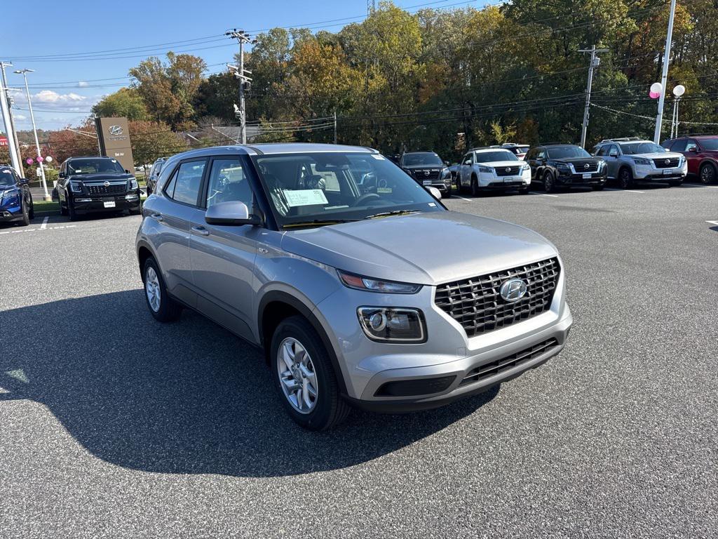 2026 Hyundai Venue SE photo 2