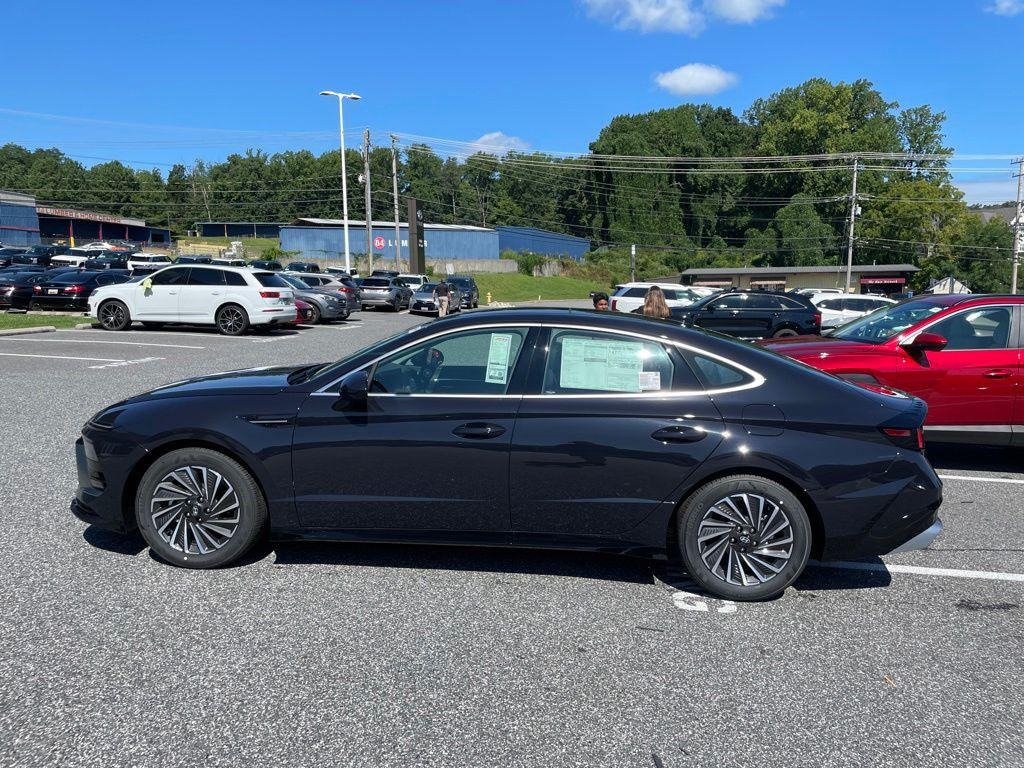 New 2026 Hyundai Sonata Hybrid SEL Sedan
