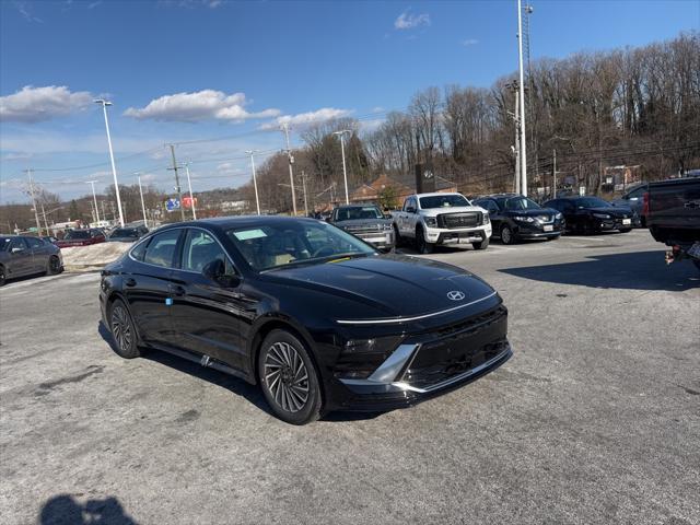 2025 Hyundai Sonata Hybrid Limited photo 2