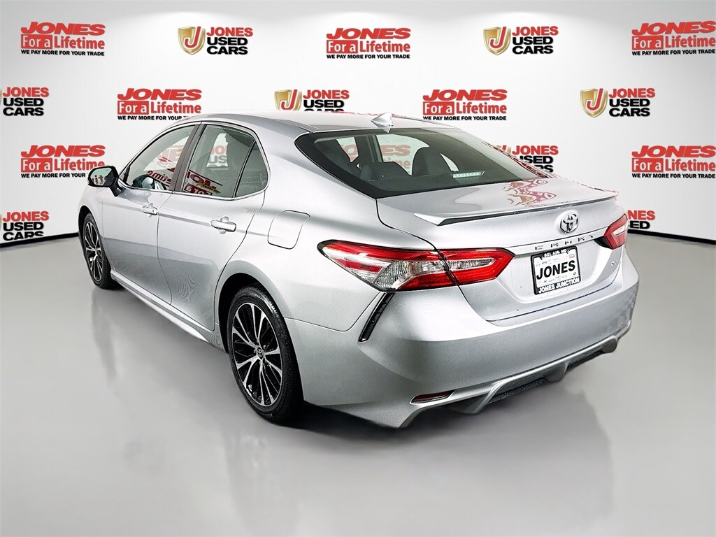 Used 2020 Toyota Camry SE Sedan