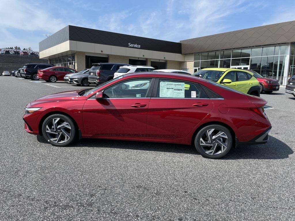 New 2025 Hyundai Elantra Hybrid Limited Sedan