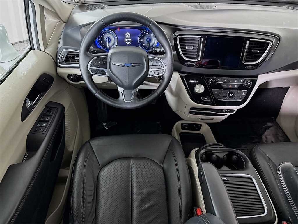 2020 Chrysler Pacifica Touring Plus photo 3