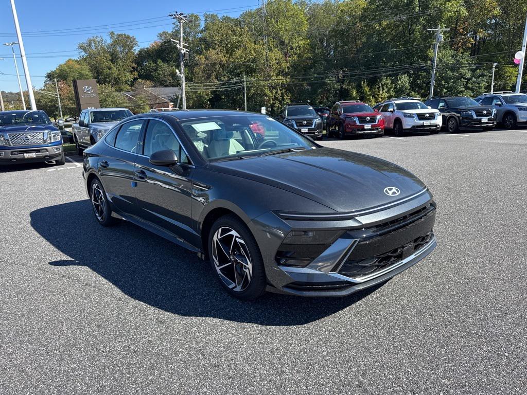 2026 Hyundai Sonata SEL Sport photo 2