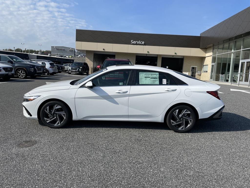 New 2025 Hyundai Elantra Hybrid Limited Sedan