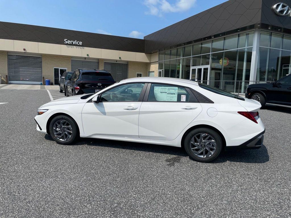 New 2026 Hyundai Elantra Hybrid Blue Sedan