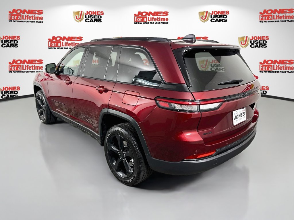 Used 2025 Jeep Grand Cherokee Laredo SUV