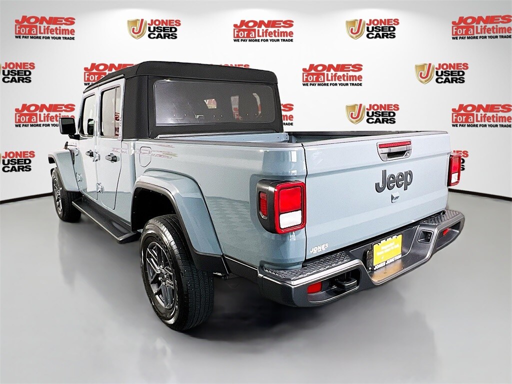 2024 Jeep Gladiator Sport photo 2