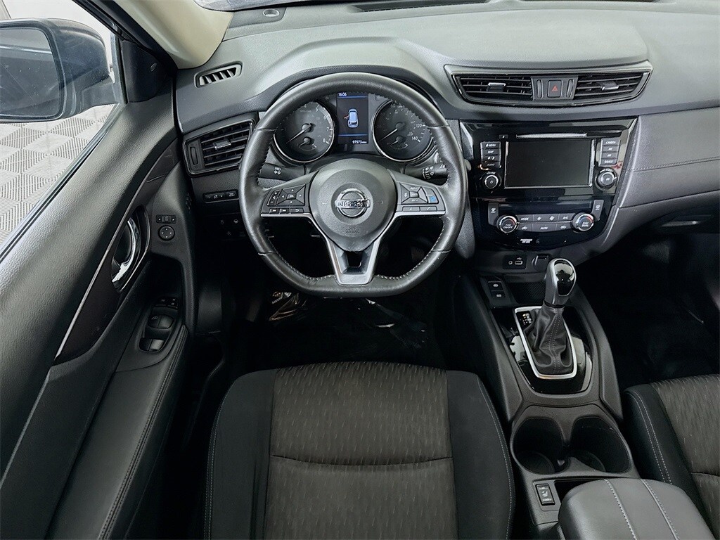 2019 Nissan Rogue SV photo 3