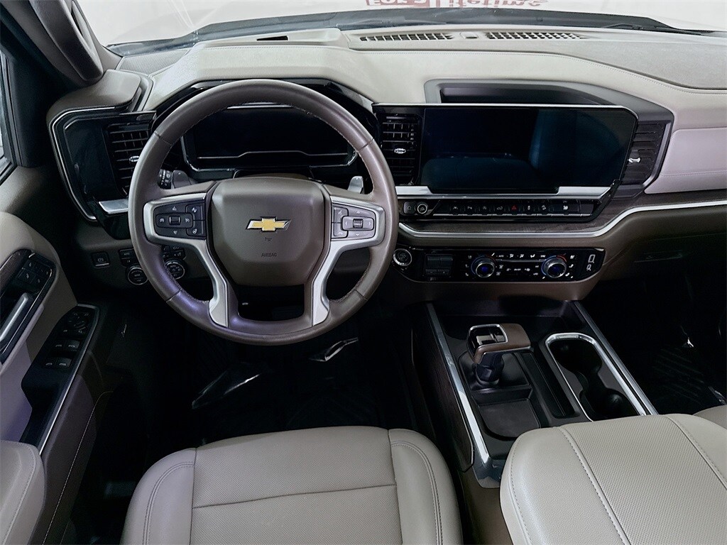 2023 Chevrolet Silverado 1500 LTZ photo 2
