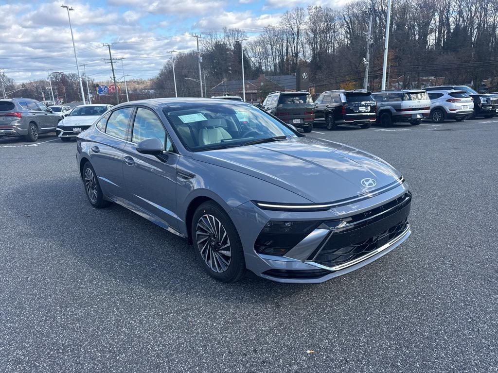 2026 Hyundai Sonata Hybrid SEL photo 2