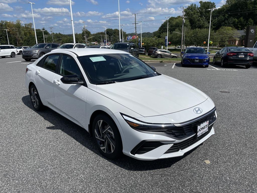 2025 Hyundai Elantra SEL Sport photo 2