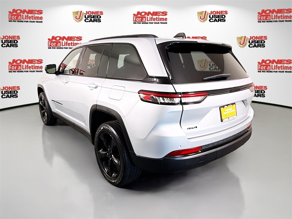 2023 Jeep Grand Cherokee Altitude photo 2