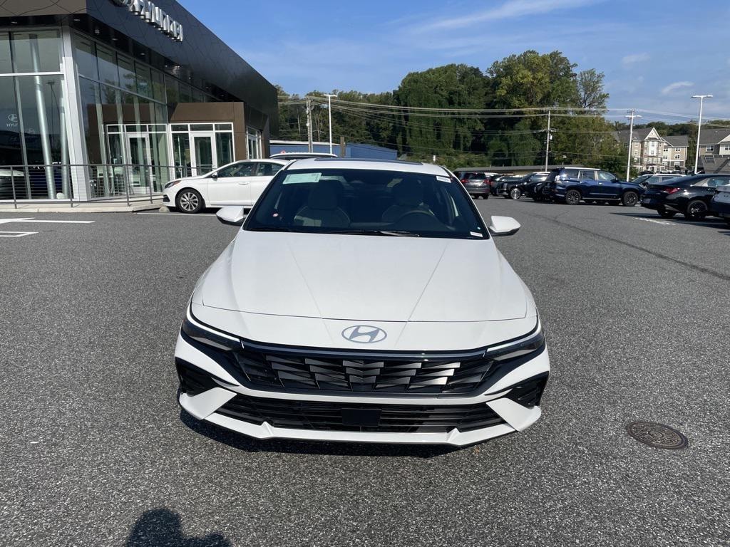 New 2025 Hyundai Elantra Hybrid Limited Sedan