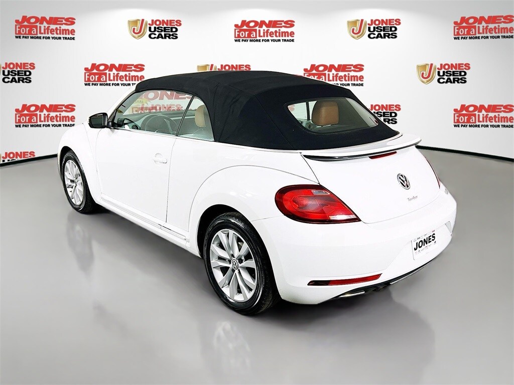 2017 Volkswagen Beetle 1.8T Classic photo 2