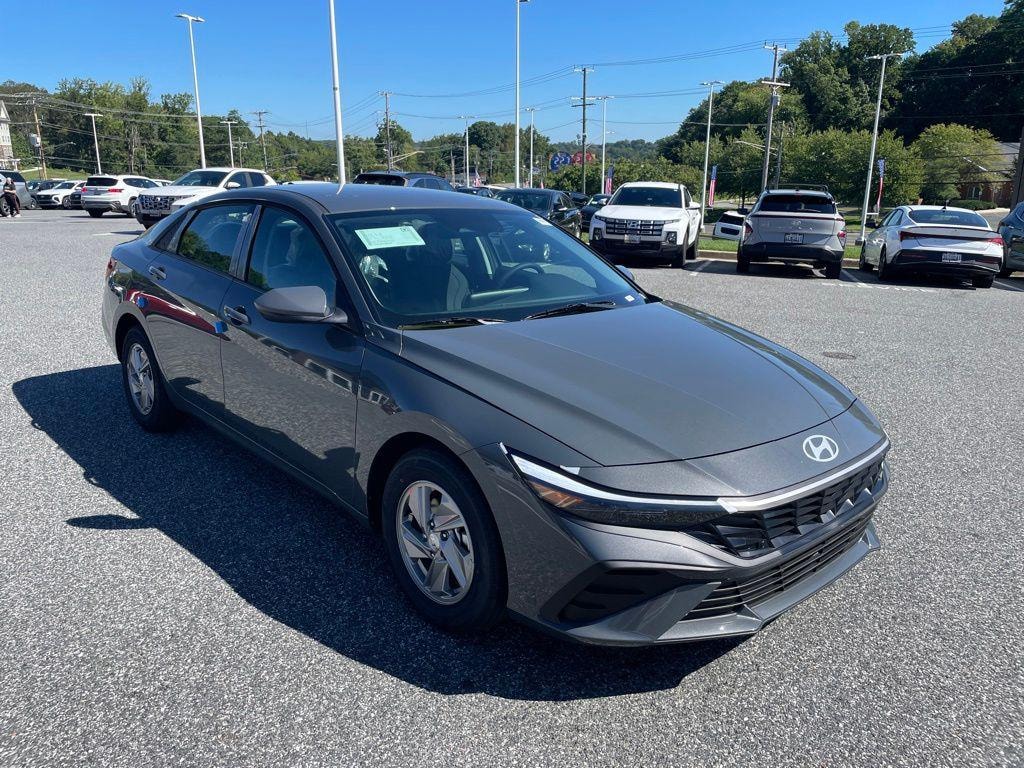 New 2026 Hyundai Elantra SE Sedan