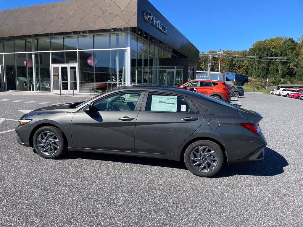 New 2026 Hyundai Elantra Hybrid Blue Sedan