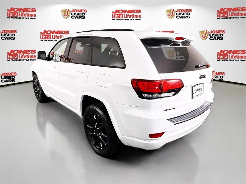 2021 Jeep Grand Cherokee Laredo X photo 2