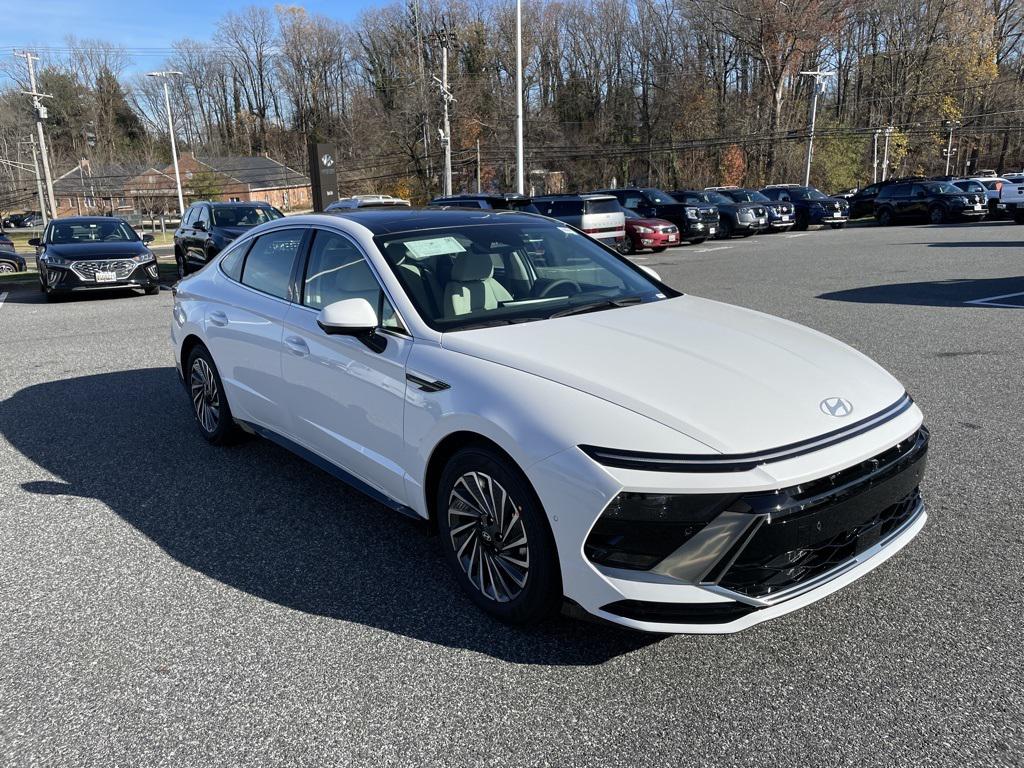 2026 Hyundai Sonata Hybrid Limited photo 2