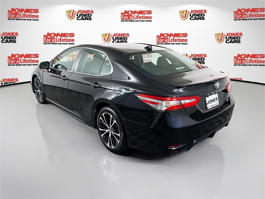 Used 2019 Toyota Camry SE Sedan