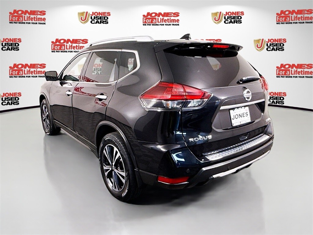 2019 Nissan Rogue SV photo 2
