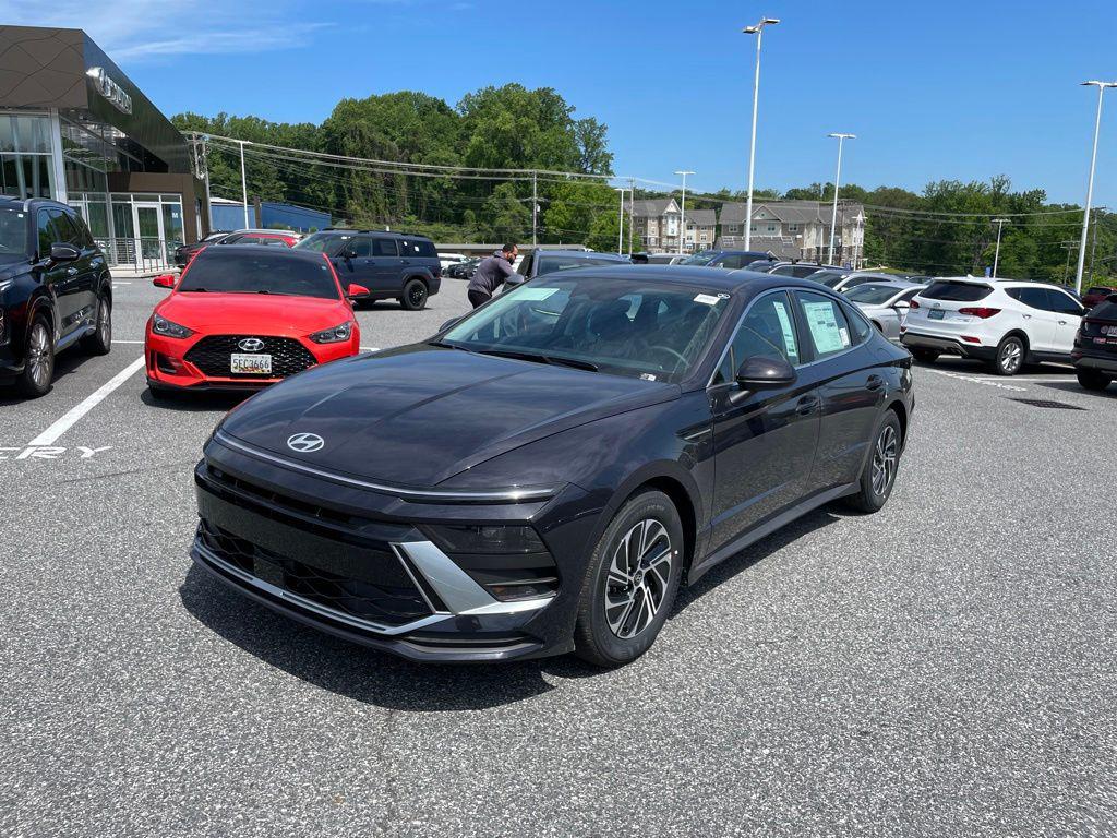 2026 Hyundai Sonata Blue's photo