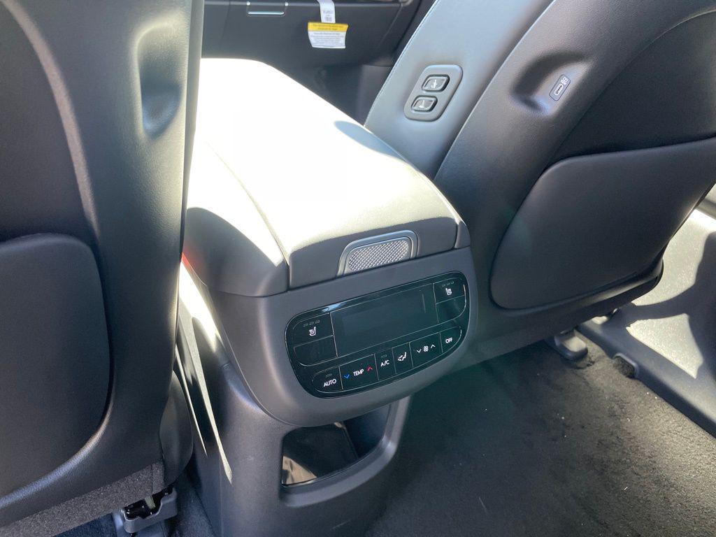 2026 Hyundai IONIQ 9 SEL - Photo 13