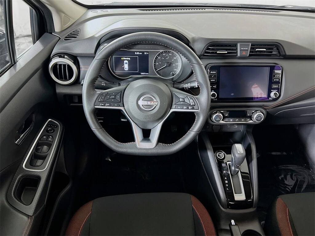 2023 Nissan Versa SR photo 3