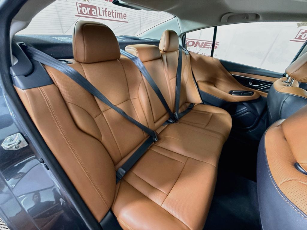 2020 Subaru Legacy 32