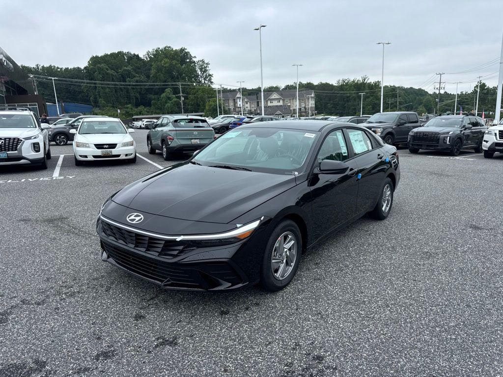 New 2026 Hyundai Elantra SE Sedan