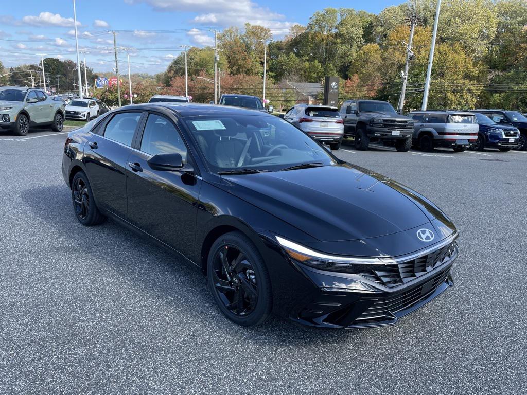 2026 Hyundai Elantra SEL Sport photo 2